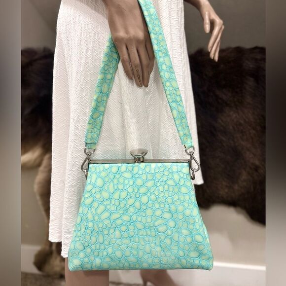 Genuine Leather Cobblestone Embossed Handmade Push Lock Boxy Bag/Multi Use Style - Picture 5 of 16